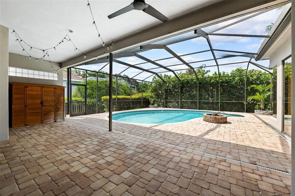 Под контрактом: $1,150,000 (3 спален, 3 ванн, 2760 Квадратных фут)