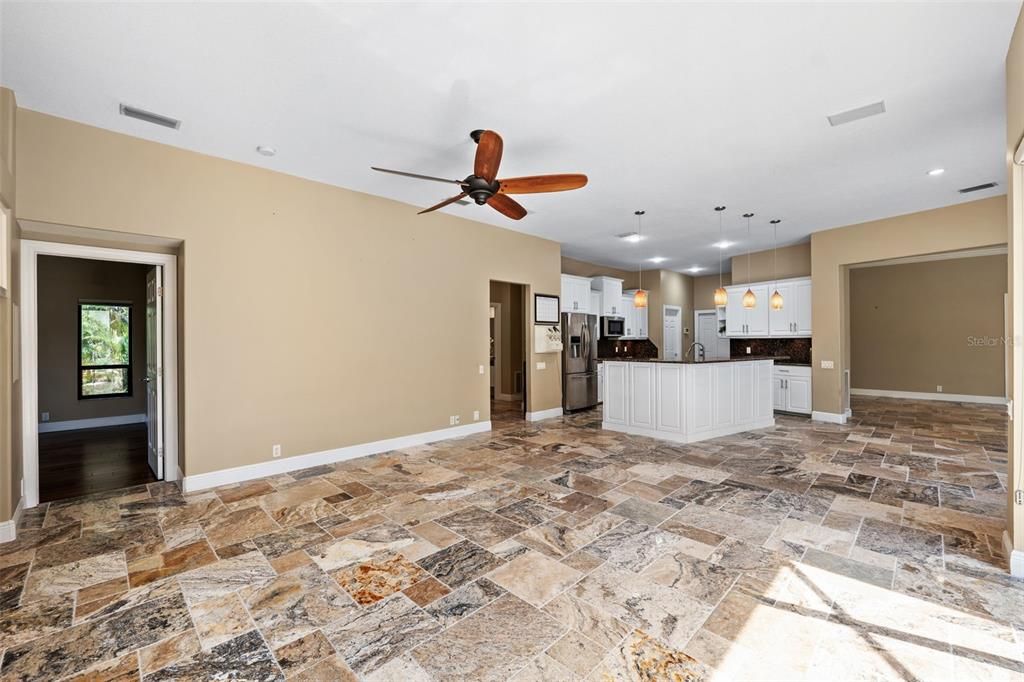 Под контрактом: $1,150,000 (3 спален, 3 ванн, 2760 Квадратных фут)