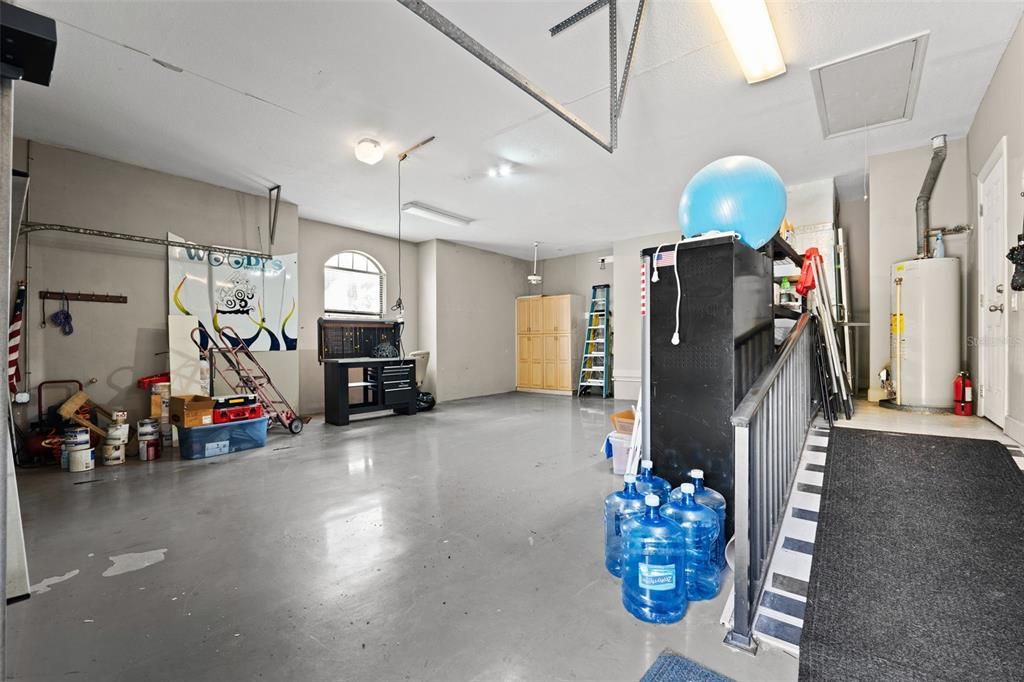 Под контрактом: $1,150,000 (3 спален, 3 ванн, 2760 Квадратных фут)