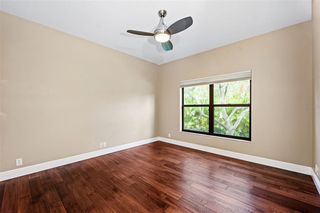 Под контрактом: $1,150,000 (3 спален, 3 ванн, 2760 Квадратных фут)