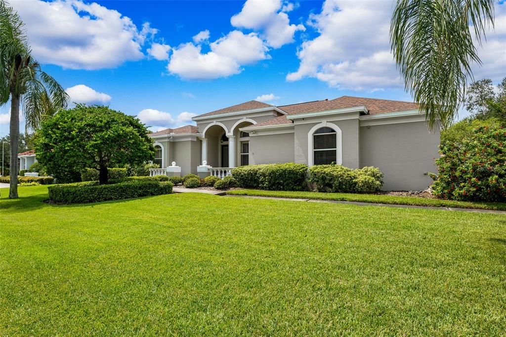 Под контрактом: $1,150,000 (3 спален, 3 ванн, 2760 Квадратных фут)