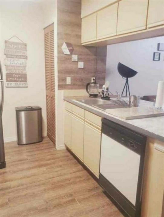 For Sale: $208,500 (2 beds, 2 baths, 1066 Square Feet)