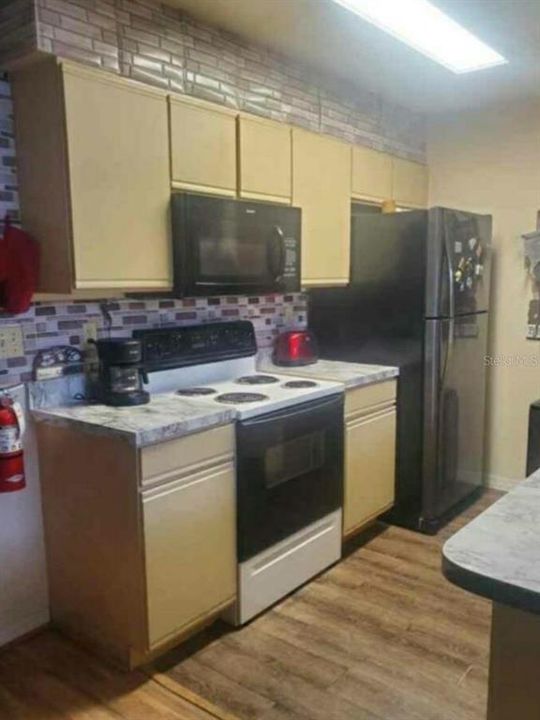 For Sale: $208,500 (2 beds, 2 baths, 1066 Square Feet)