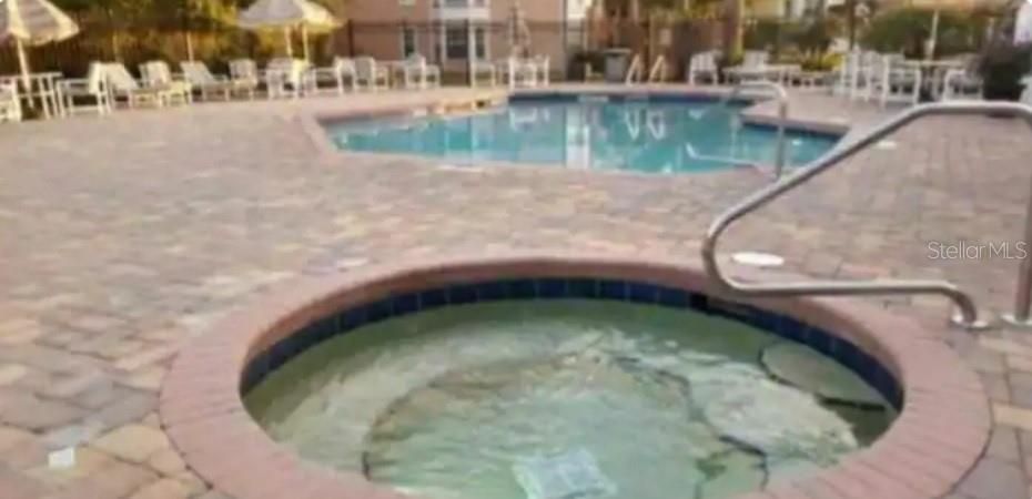 For Sale: $208,500 (2 beds, 2 baths, 1066 Square Feet)