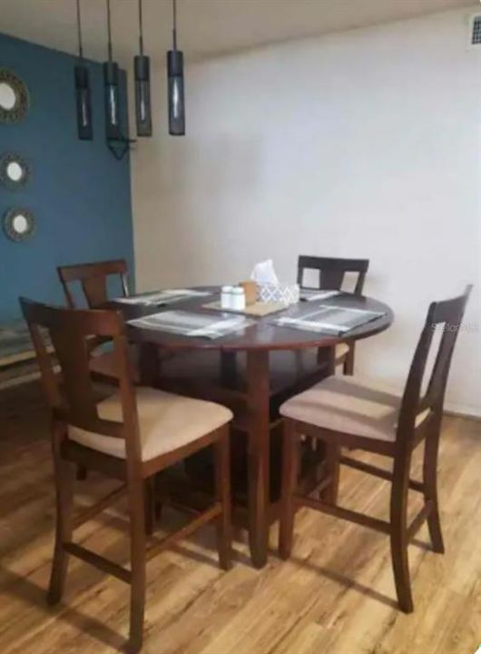 For Sale: $208,500 (2 beds, 2 baths, 1066 Square Feet)