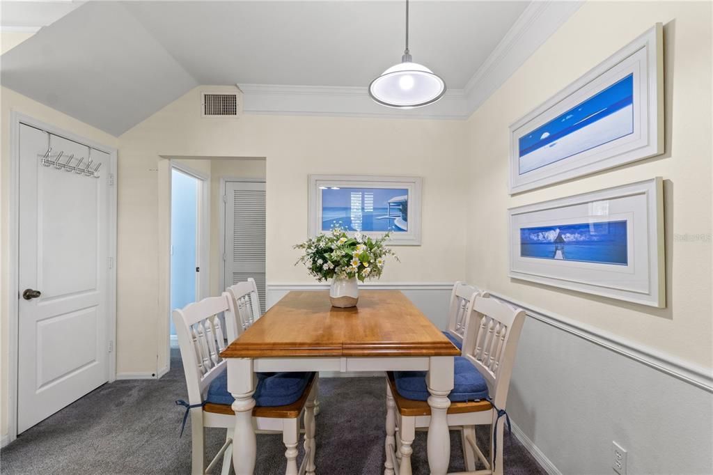 For Sale: $265,000 (2 beds, 2 baths, 1159 Square Feet)