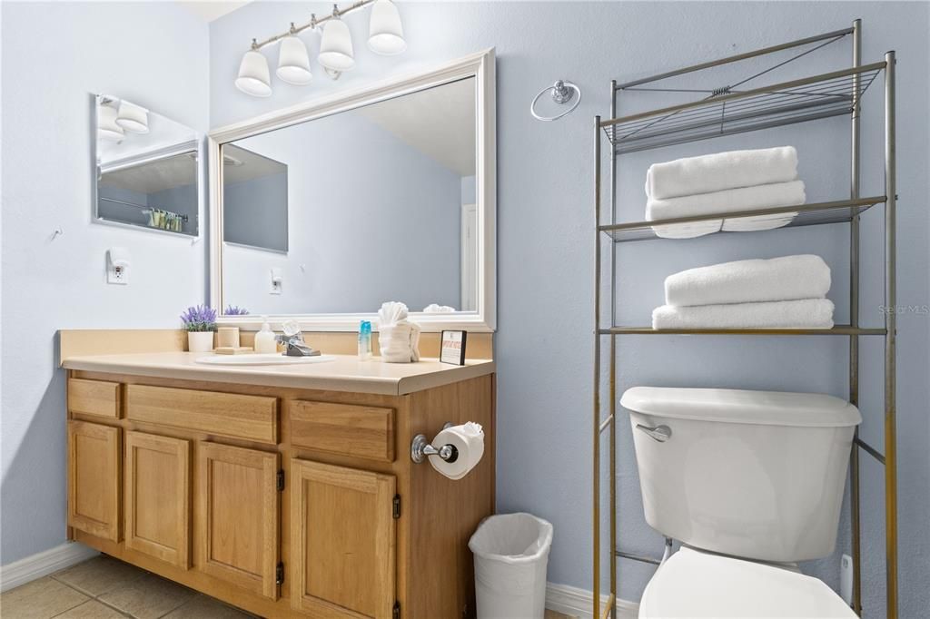 For Sale: $265,000 (2 beds, 2 baths, 1159 Square Feet)