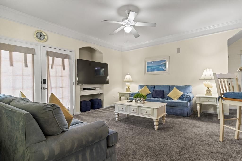 For Sale: $265,000 (2 beds, 2 baths, 1159 Square Feet)