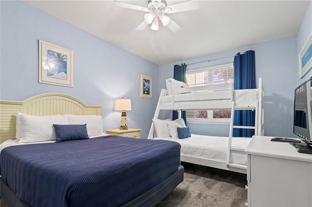 For Sale: $265,000 (2 beds, 2 baths, 1159 Square Feet)