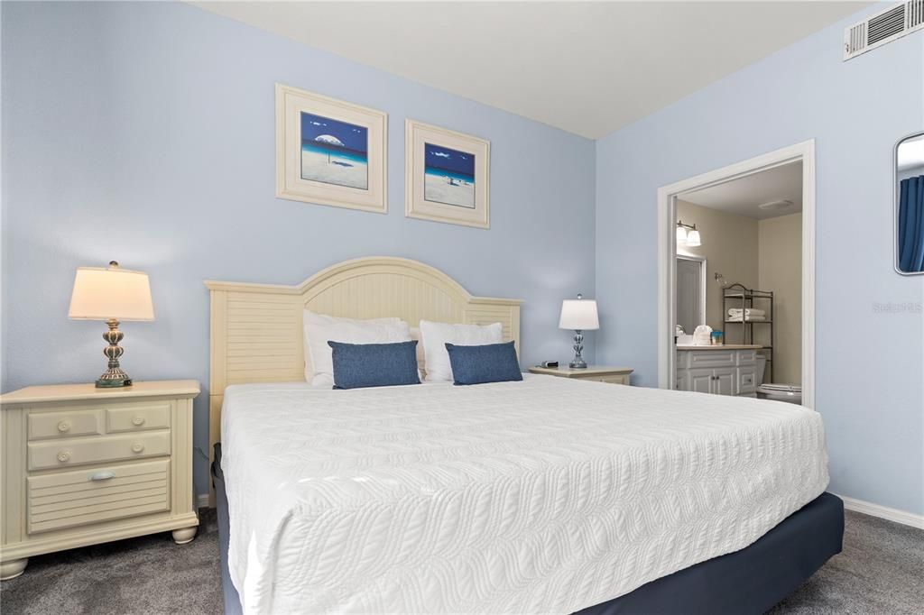 For Sale: $265,000 (2 beds, 2 baths, 1159 Square Feet)