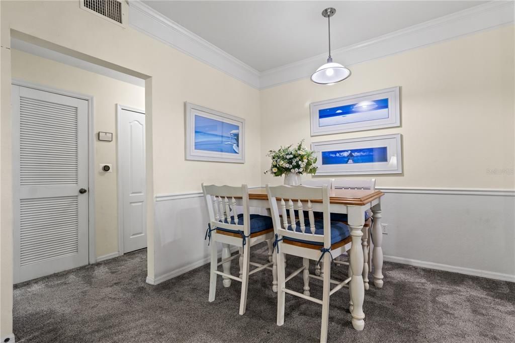 For Sale: $265,000 (2 beds, 2 baths, 1159 Square Feet)