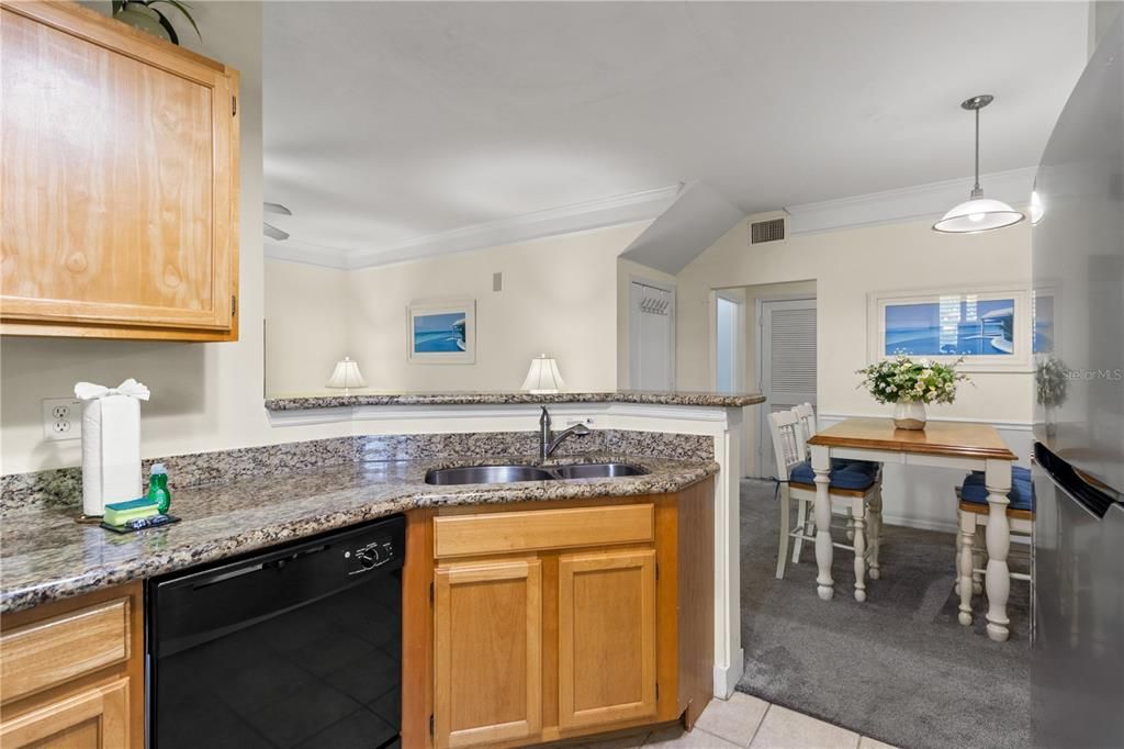 For Sale: $265,000 (2 beds, 2 baths, 1159 Square Feet)