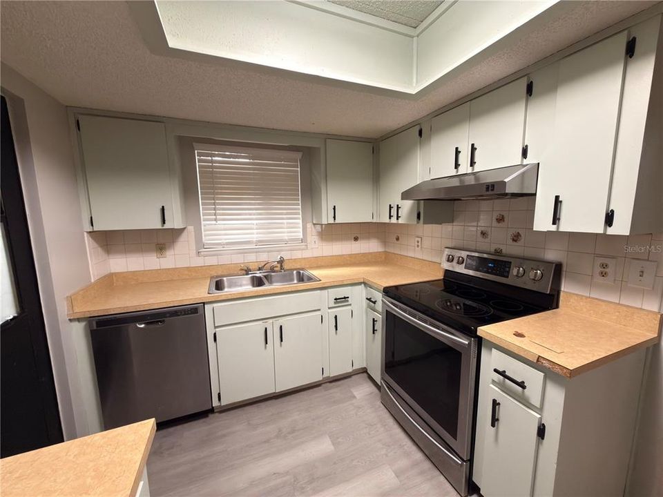 For Rent: $1,450 (2 beds, 2 baths, 1040 Square Feet)