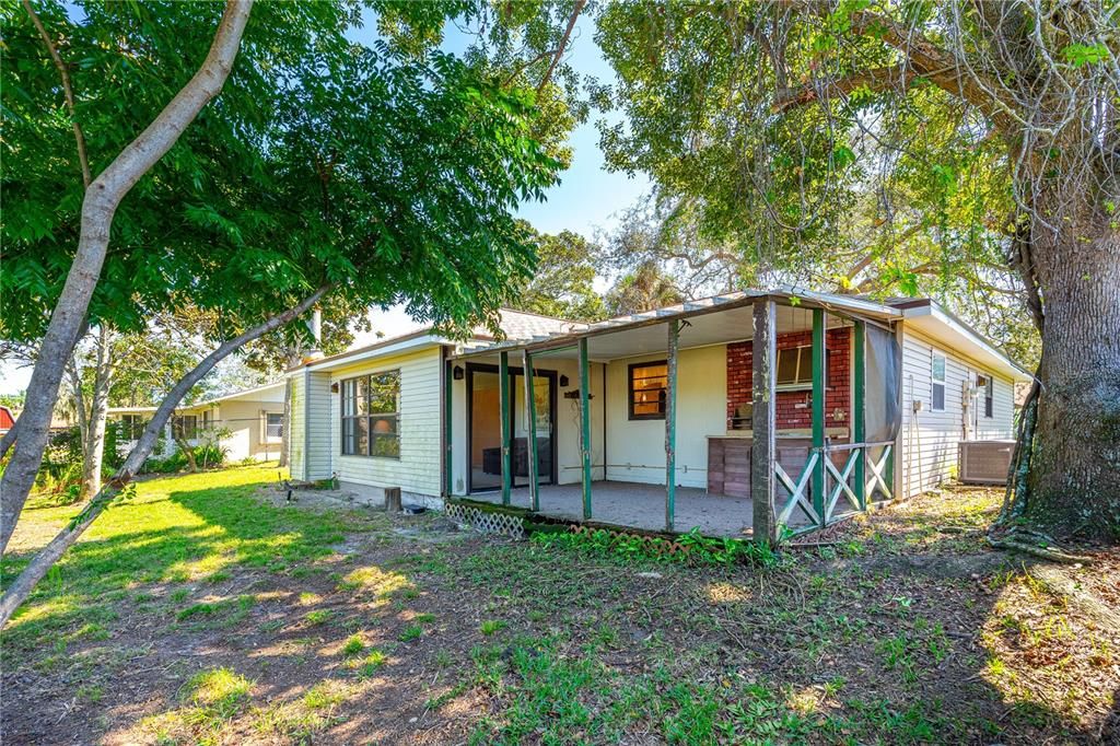 For Sale: $320,000 (3 beds, 2 baths, 1498 Square Feet)