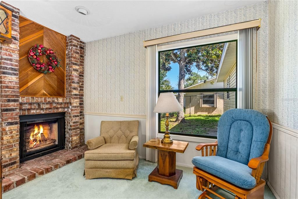 For Sale: $320,000 (3 beds, 2 baths, 1498 Square Feet)