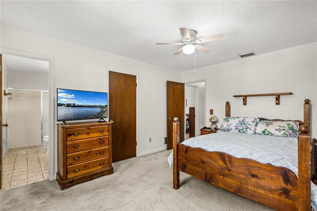 For Sale: $320,000 (3 beds, 2 baths, 1498 Square Feet)