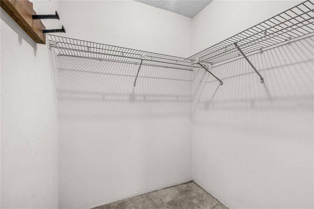 For Sale: $320,000 (3 beds, 2 baths, 1498 Square Feet)