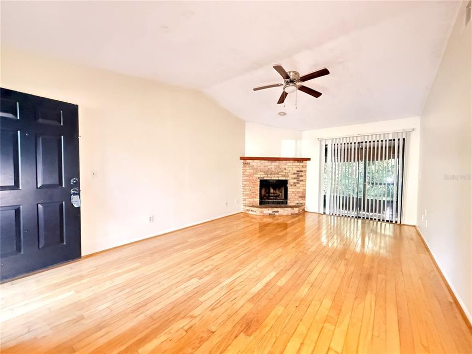 На продажу: $194,999 (2 спален, 2 ванн, 938 Квадратных фут)