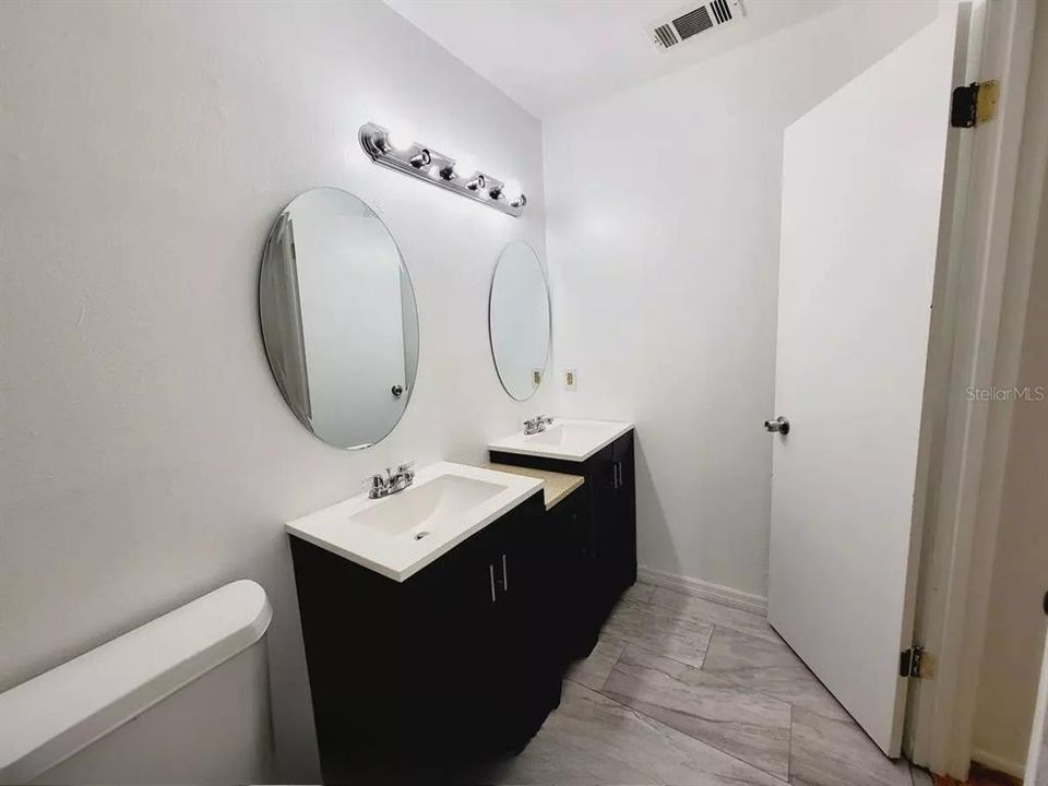 На продажу: $194,999 (2 спален, 2 ванн, 938 Квадратных фут)