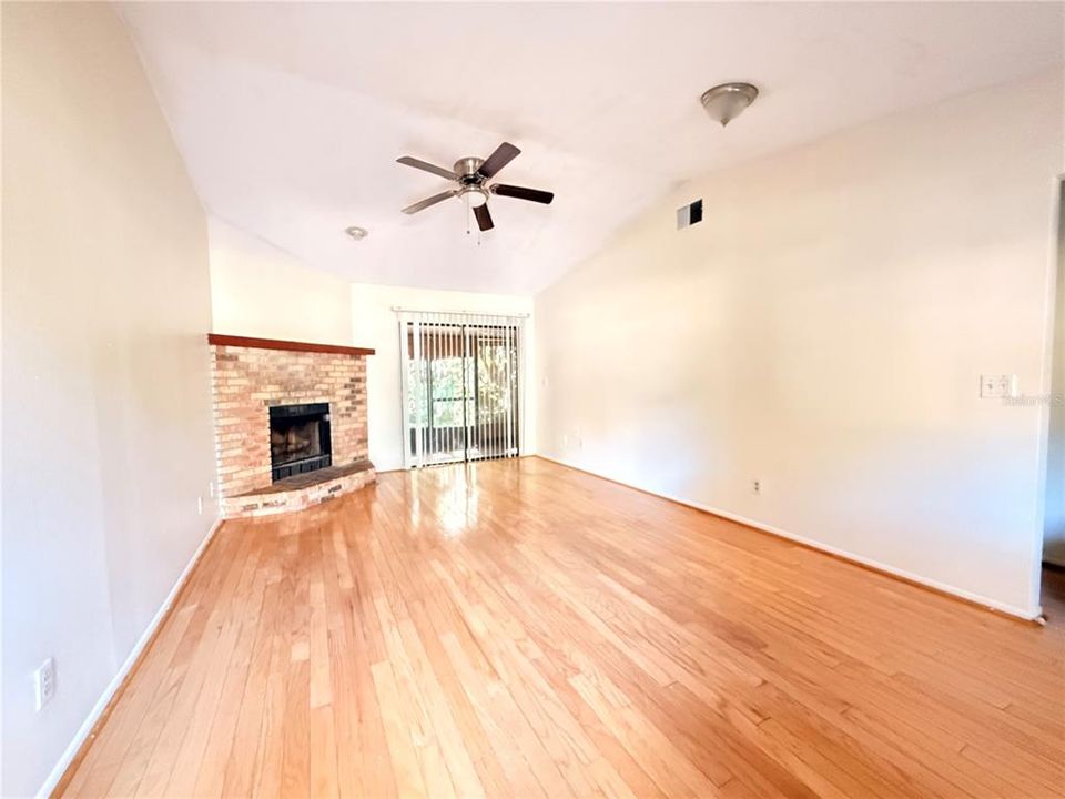 На продажу: $194,999 (2 спален, 2 ванн, 938 Квадратных фут)