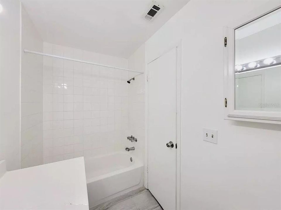 На продажу: $194,999 (2 спален, 2 ванн, 938 Квадратных фут)