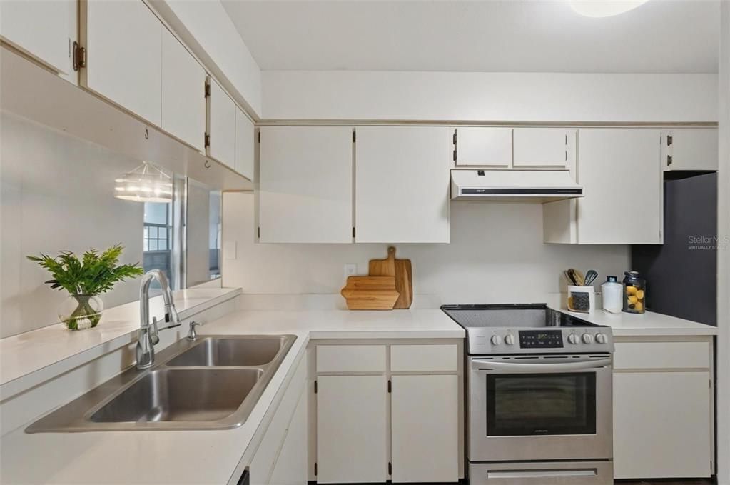 For Sale: $205,000 (2 beds, 2 baths, 1045 Square Feet)