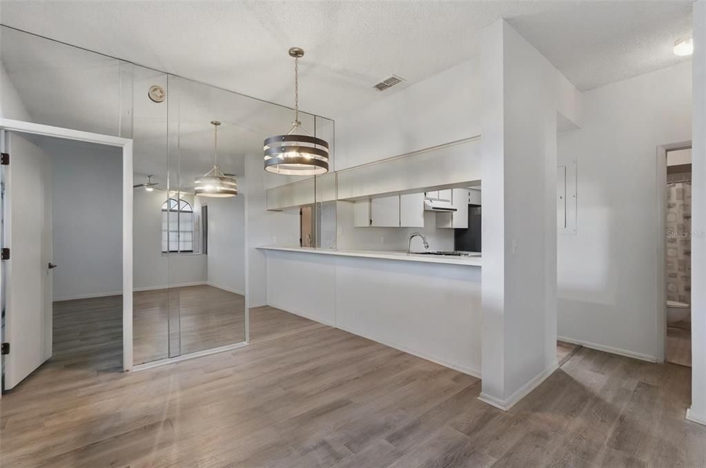 For Sale: $205,000 (2 beds, 2 baths, 1045 Square Feet)