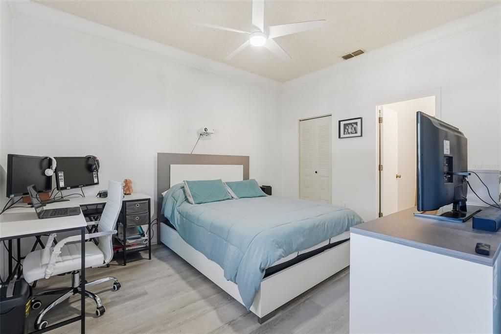 For Sale: $205,000 (2 beds, 2 baths, 1045 Square Feet)