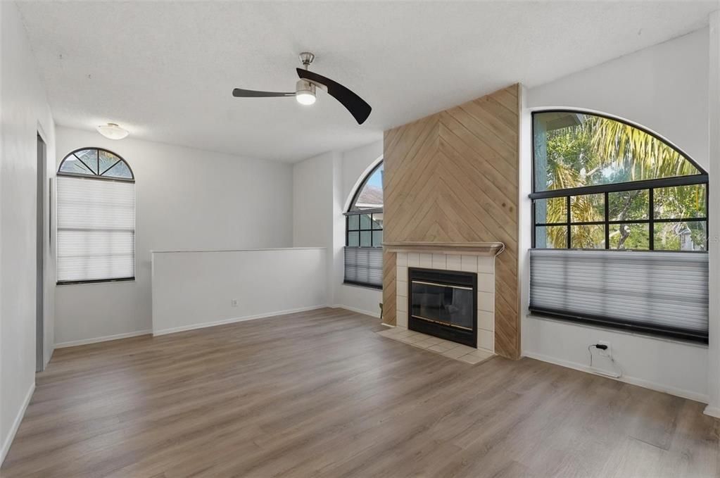 For Sale: $205,000 (2 beds, 2 baths, 1045 Square Feet)