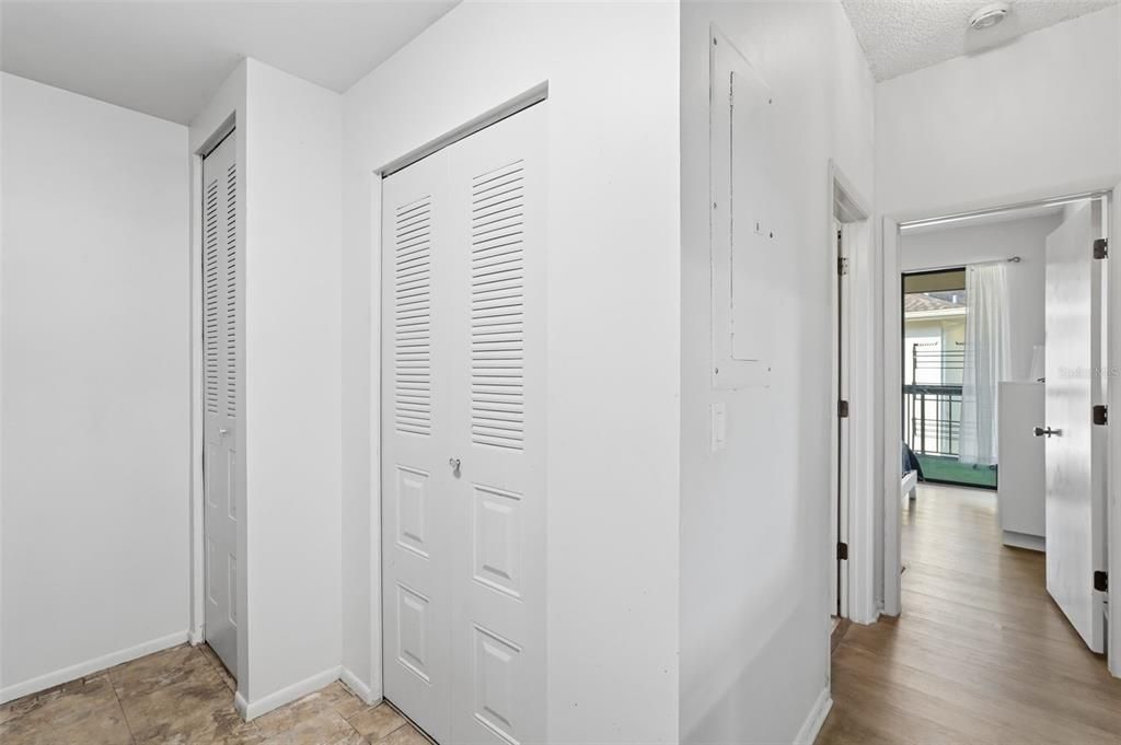 For Sale: $205,000 (2 beds, 2 baths, 1045 Square Feet)