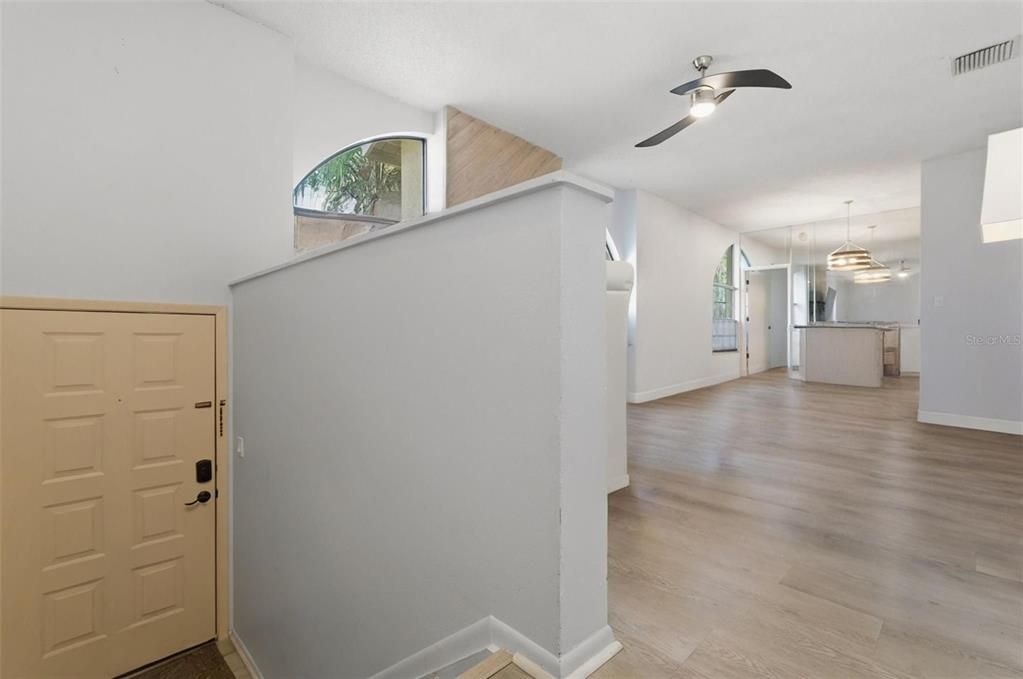 For Sale: $205,000 (2 beds, 2 baths, 1045 Square Feet)