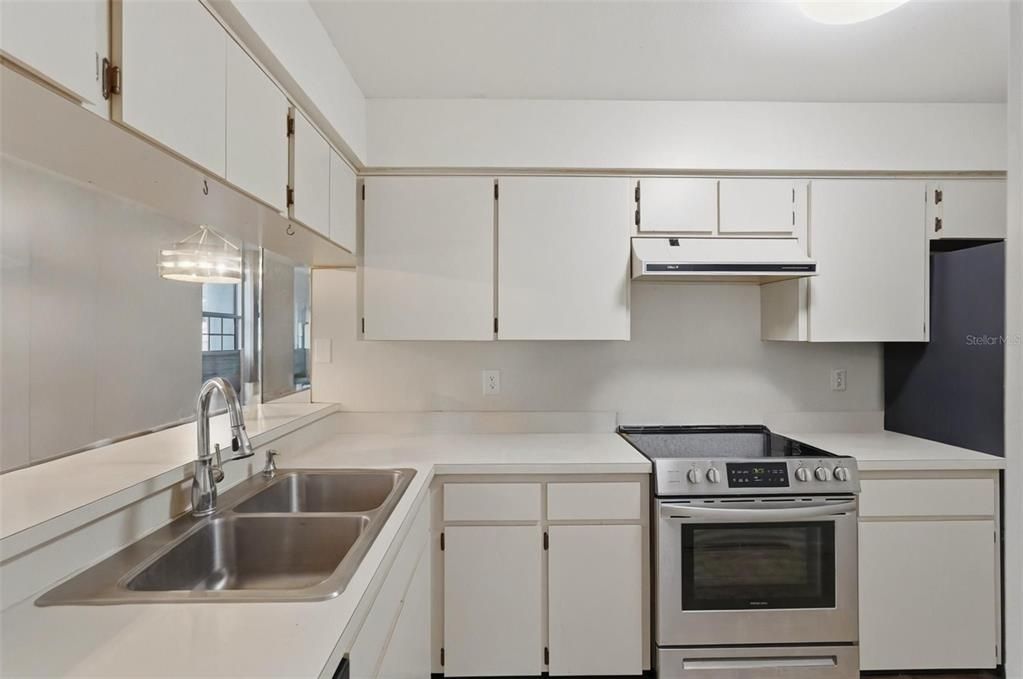 For Sale: $205,000 (2 beds, 2 baths, 1045 Square Feet)