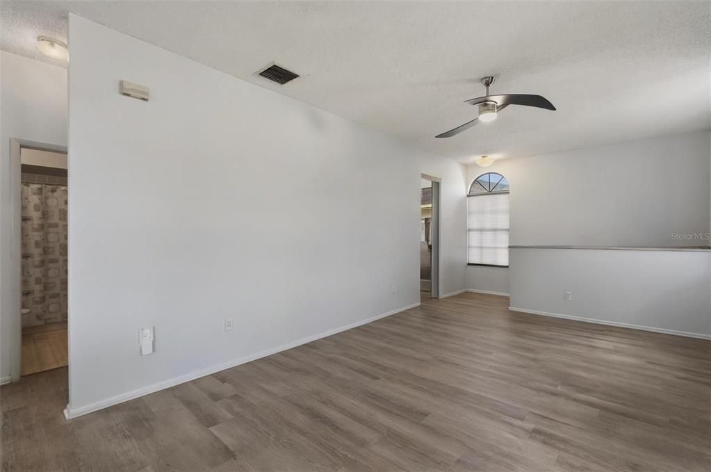 For Sale: $205,000 (2 beds, 2 baths, 1045 Square Feet)