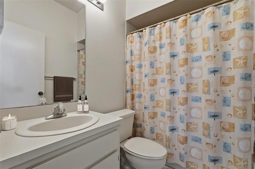 For Sale: $205,000 (2 beds, 2 baths, 1045 Square Feet)