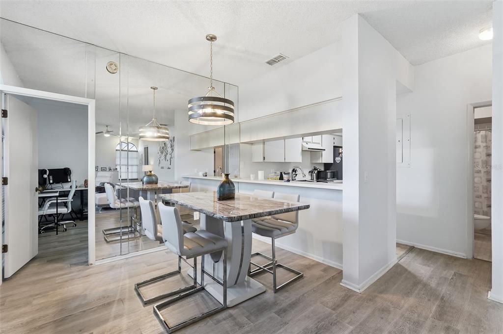 For Sale: $205,000 (2 beds, 2 baths, 1045 Square Feet)