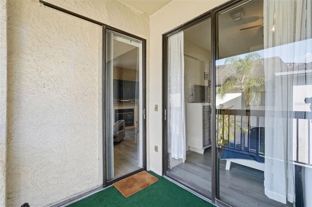 For Sale: $205,000 (2 beds, 2 baths, 1045 Square Feet)