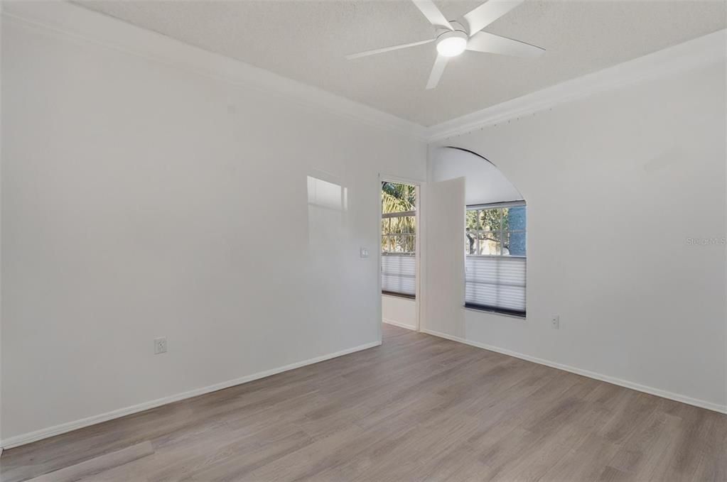 For Sale: $205,000 (2 beds, 2 baths, 1045 Square Feet)