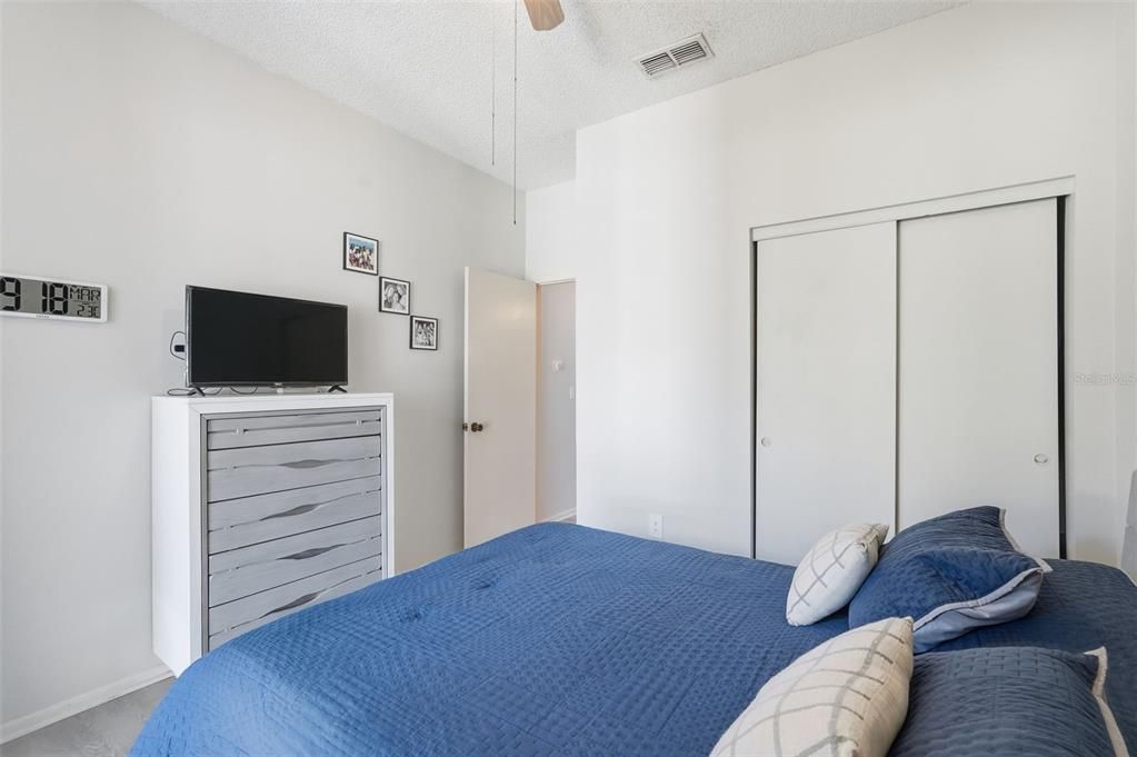 For Sale: $205,000 (2 beds, 2 baths, 1045 Square Feet)