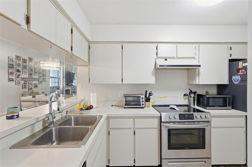 For Sale: $205,000 (2 beds, 2 baths, 1045 Square Feet)