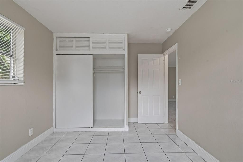 合同活跃: $325,000 (4 贝兹, 2 浴室, 1350 平方英尺)