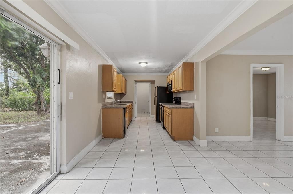 合同活跃: $325,000 (4 贝兹, 2 浴室, 1350 平方英尺)