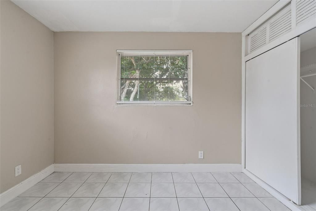 合同活跃: $325,000 (4 贝兹, 2 浴室, 1350 平方英尺)