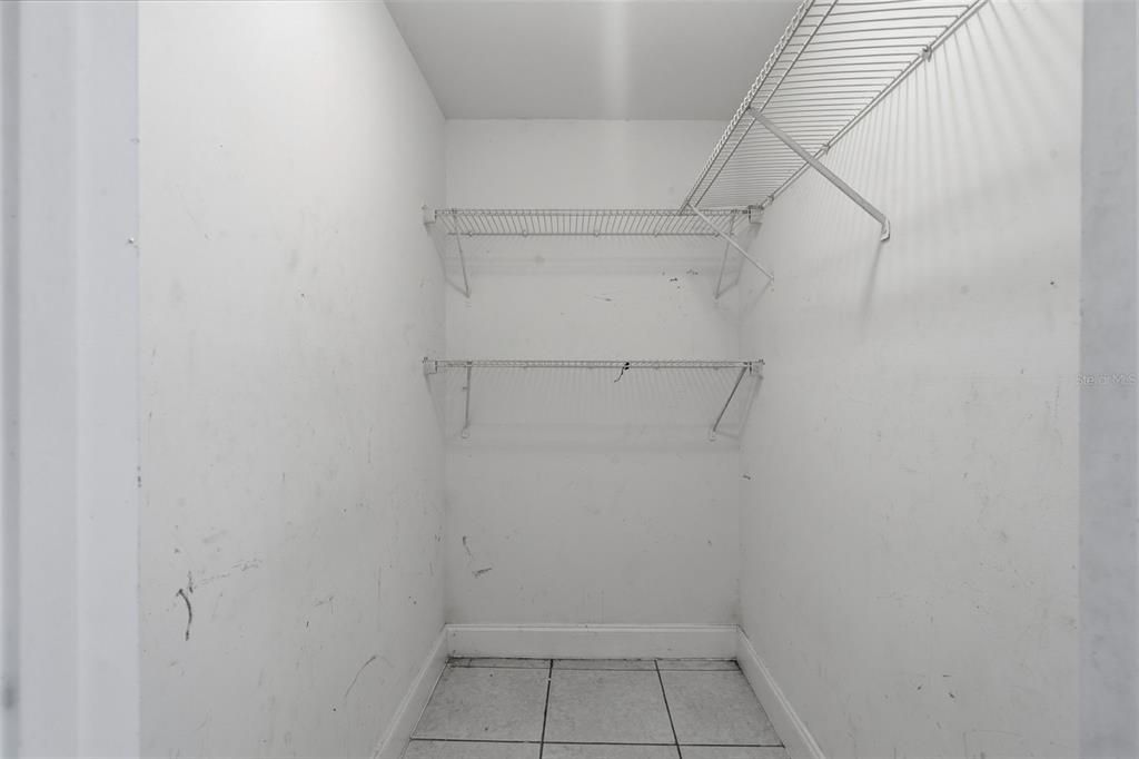 合同活跃: $325,000 (4 贝兹, 2 浴室, 1350 平方英尺)