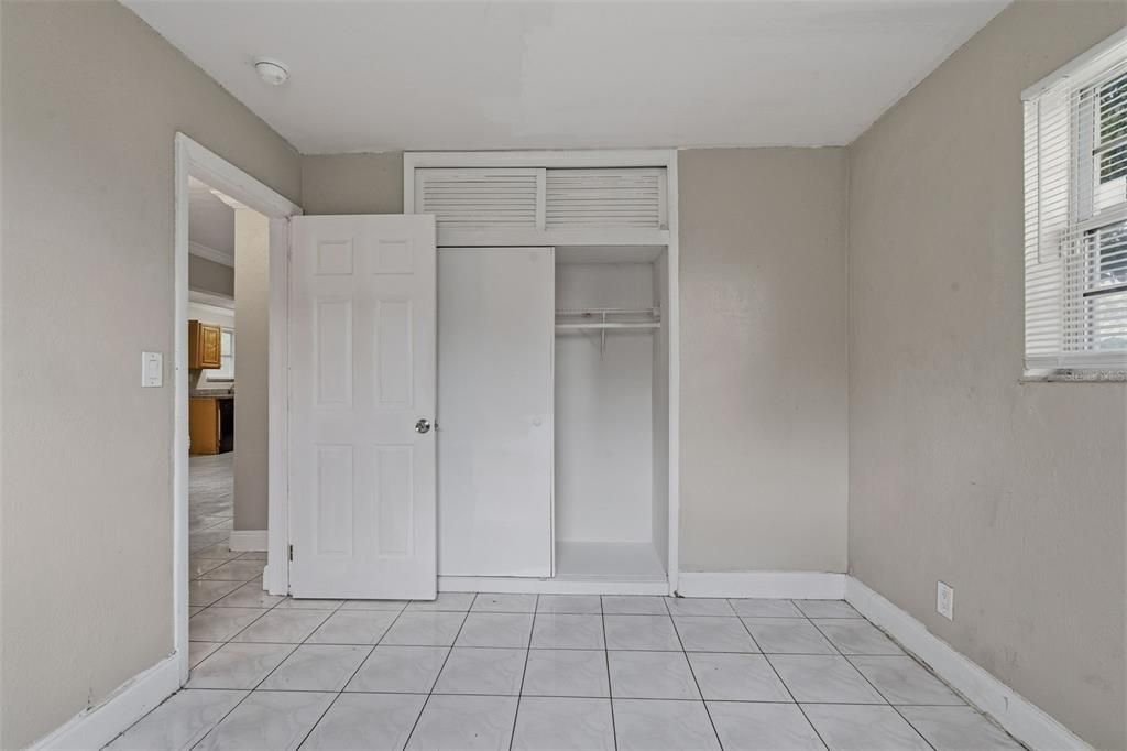 合同活跃: $325,000 (4 贝兹, 2 浴室, 1350 平方英尺)