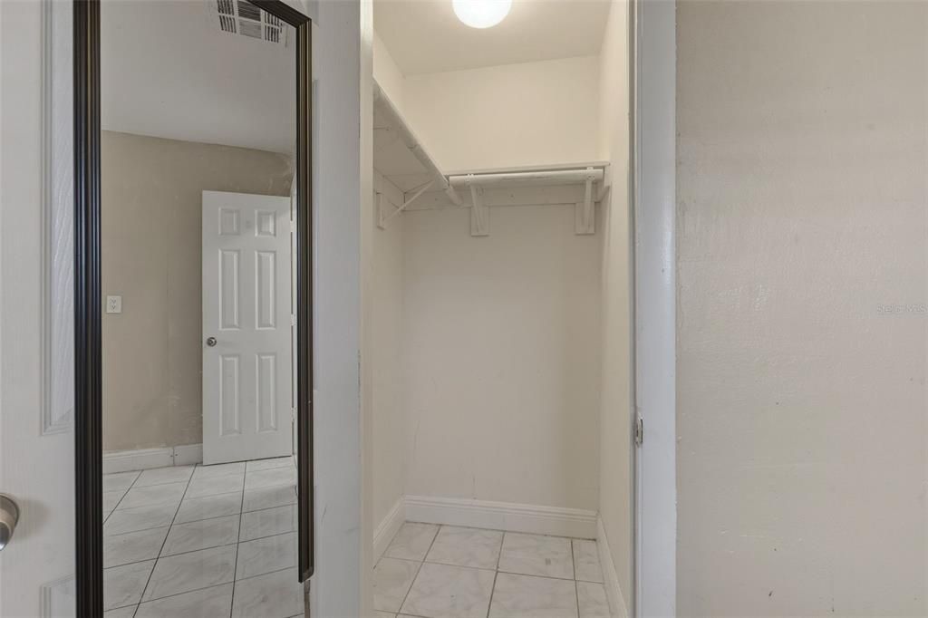 合同活跃: $325,000 (4 贝兹, 2 浴室, 1350 平方英尺)