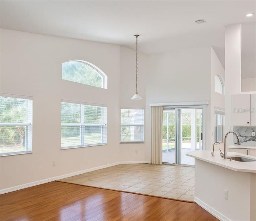 Под контрактом: $429,000 (3 спален, 2 ванн, 1872 Квадратных фут)