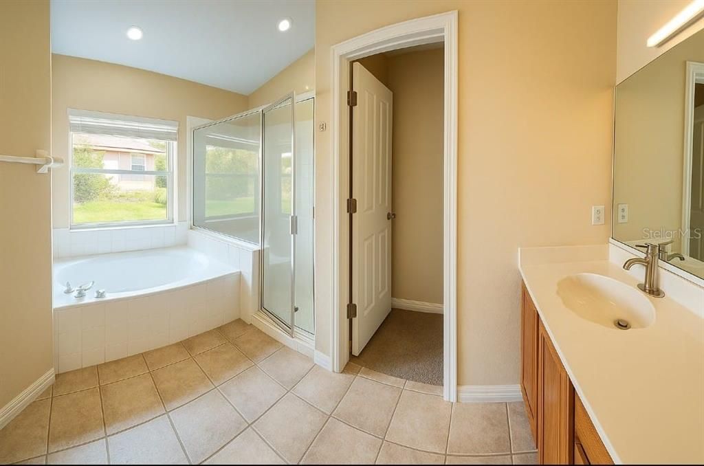 Под контрактом: $429,000 (3 спален, 2 ванн, 1872 Квадратных фут)