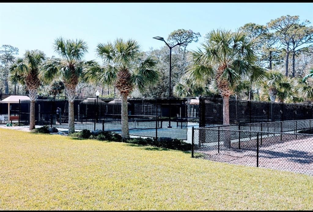 Под контрактом: $429,000 (3 спален, 2 ванн, 1872 Квадратных фут)