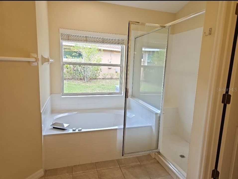 Под контрактом: $429,000 (3 спален, 2 ванн, 1872 Квадратных фут)