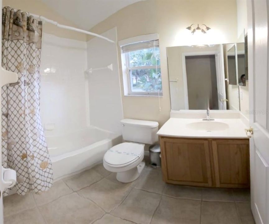 Под контрактом: $429,000 (3 спален, 2 ванн, 1872 Квадратных фут)